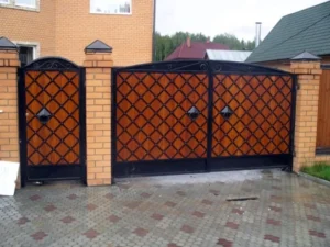 pagar besi kayu pola wajik