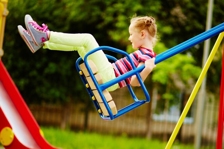 Read more about the article 4 Cara Aplikasi Cat Besi untuk Mainan Outdoor agar Aman dan Awet