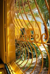 warna pagar golden yellow