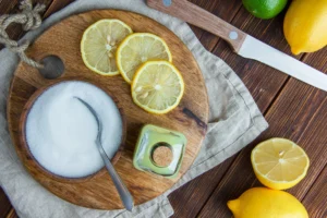 cara menghilangkan karat dengan garam dan lemon